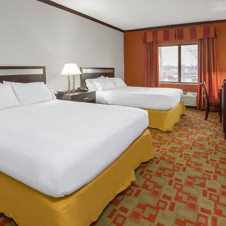 Holiday Inn Express Cleveland Airport - Brook Park By Ihg Eksteriør billede