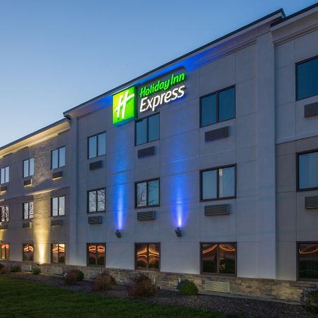 Holiday Inn Express Cleveland Airport - Brook Park By Ihg Eksteriør billede