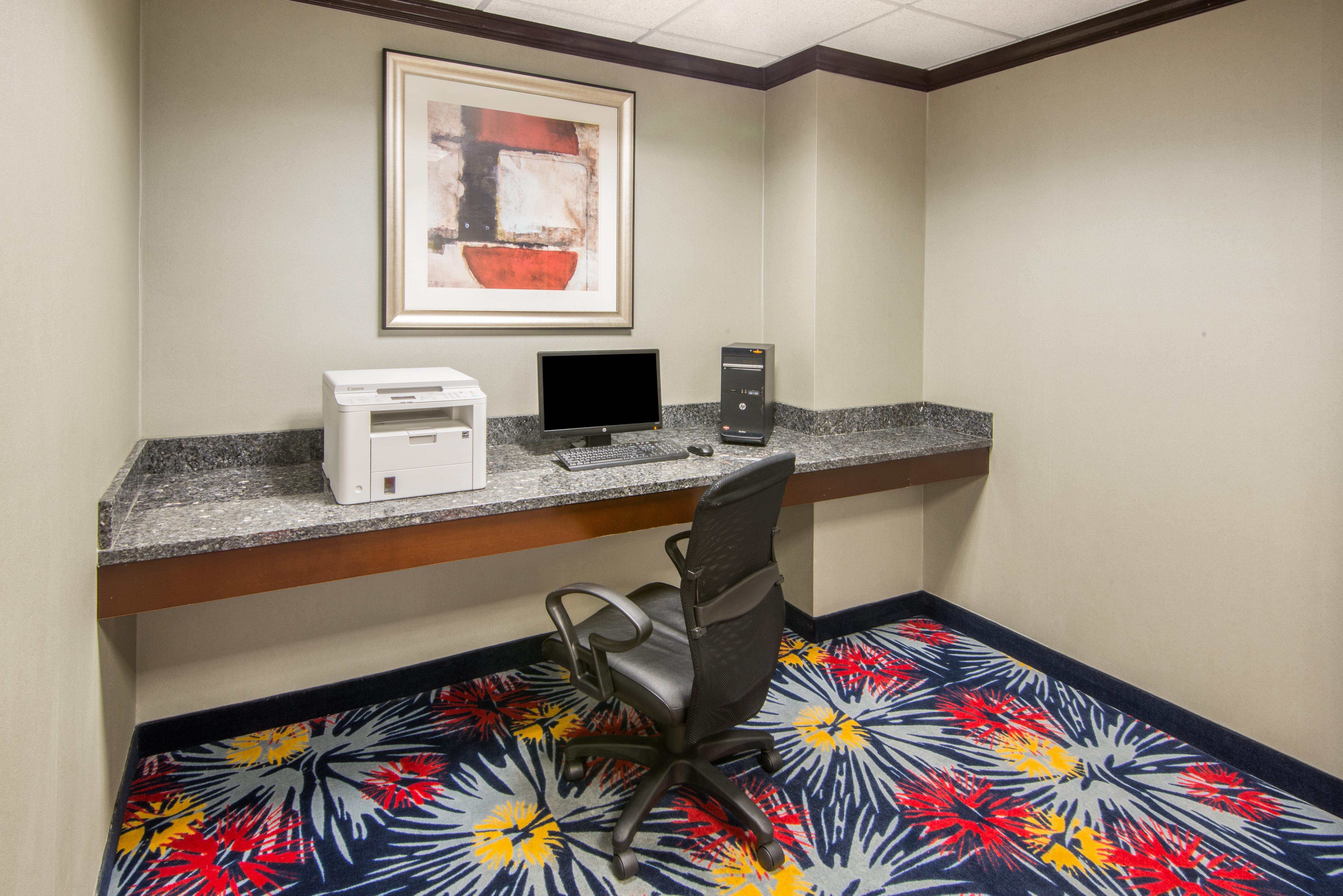 Holiday Inn Express Cleveland Airport - Brook Park By Ihg Eksteriør billede