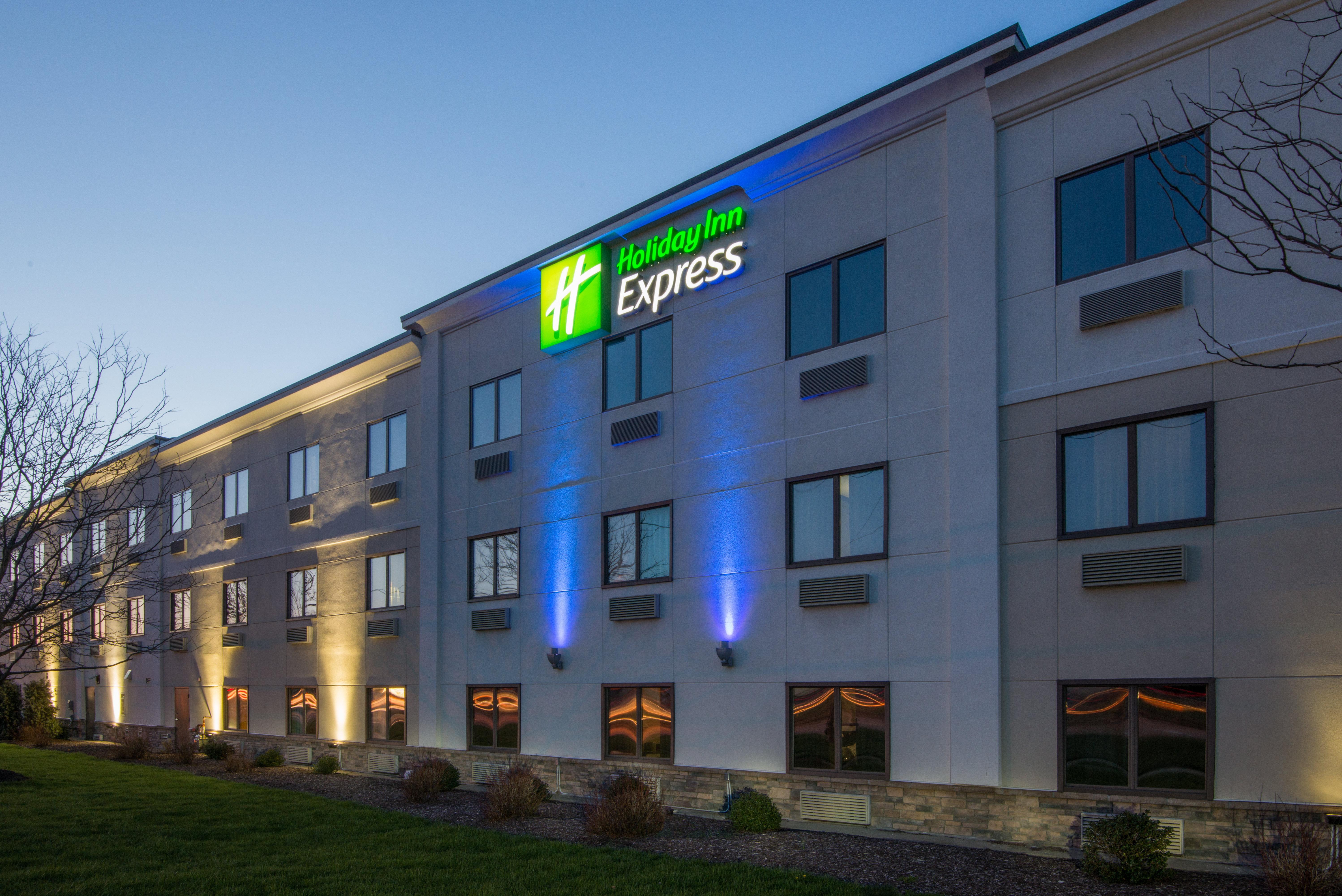 Holiday Inn Express Cleveland Airport - Brook Park By Ihg Eksteriør billede