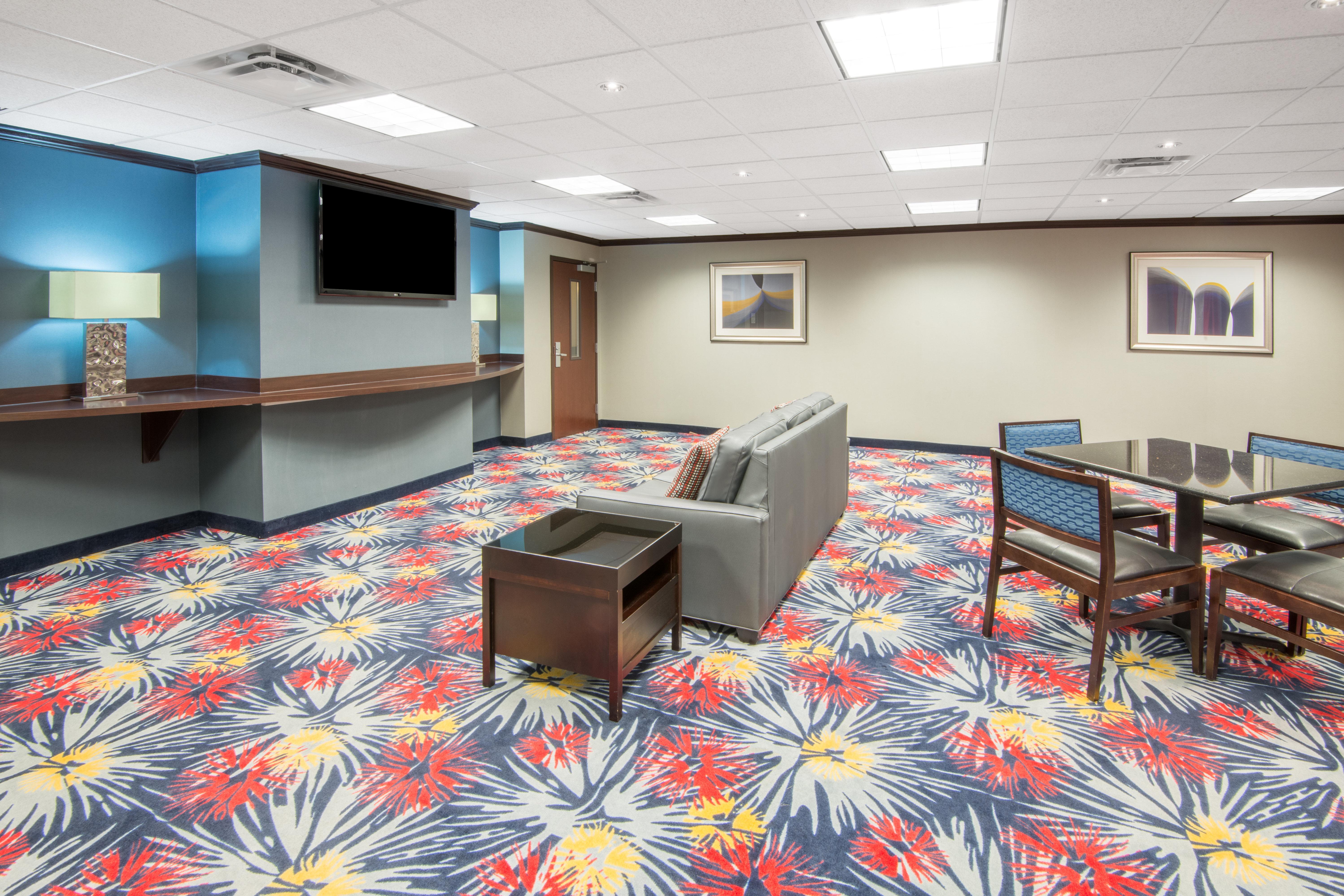 Holiday Inn Express Cleveland Airport - Brook Park By Ihg Eksteriør billede