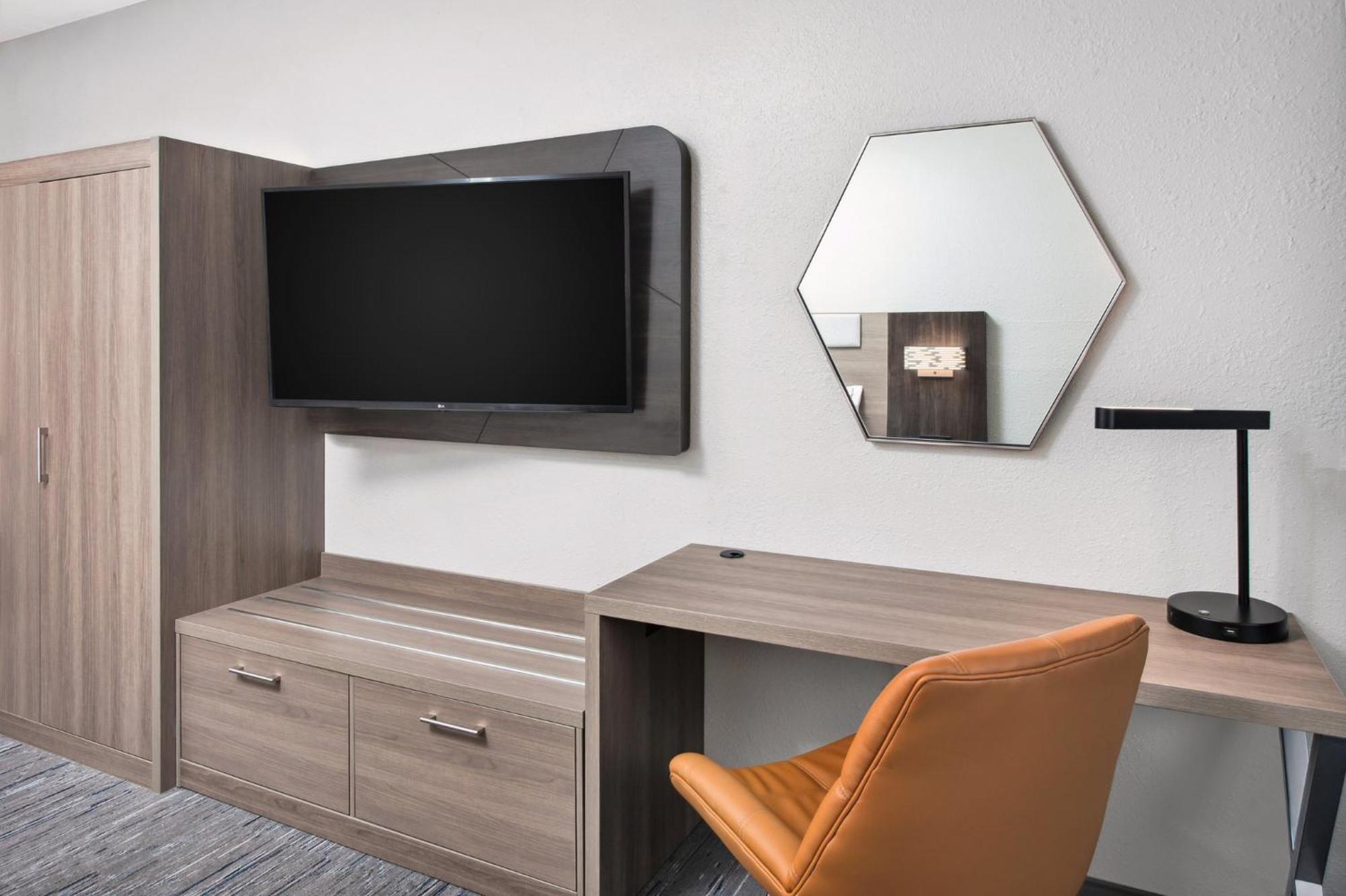 Holiday Inn Express Cleveland Airport - Brook Park By Ihg Eksteriør billede