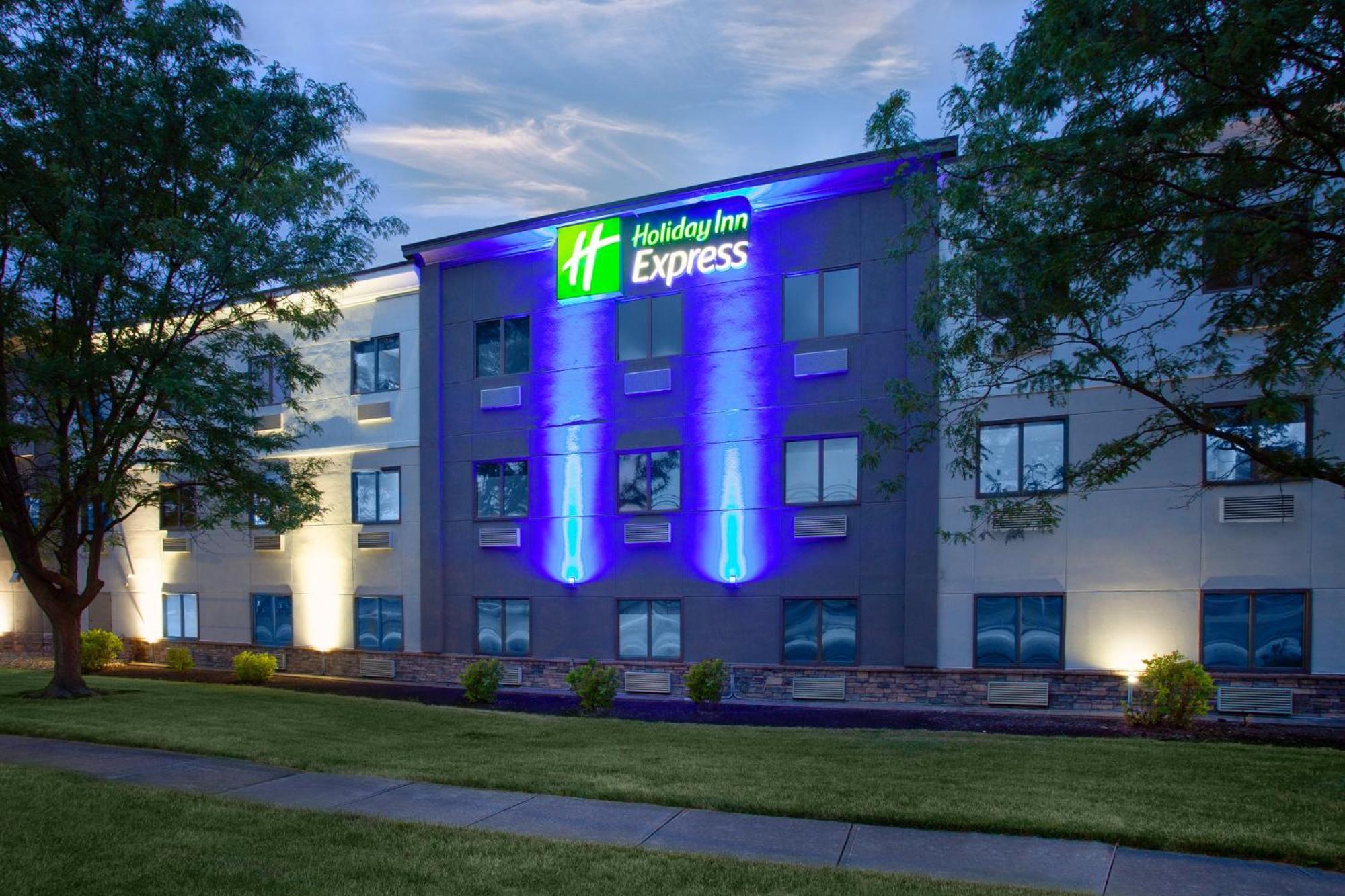 Holiday Inn Express Cleveland Airport - Brook Park By Ihg Eksteriør billede