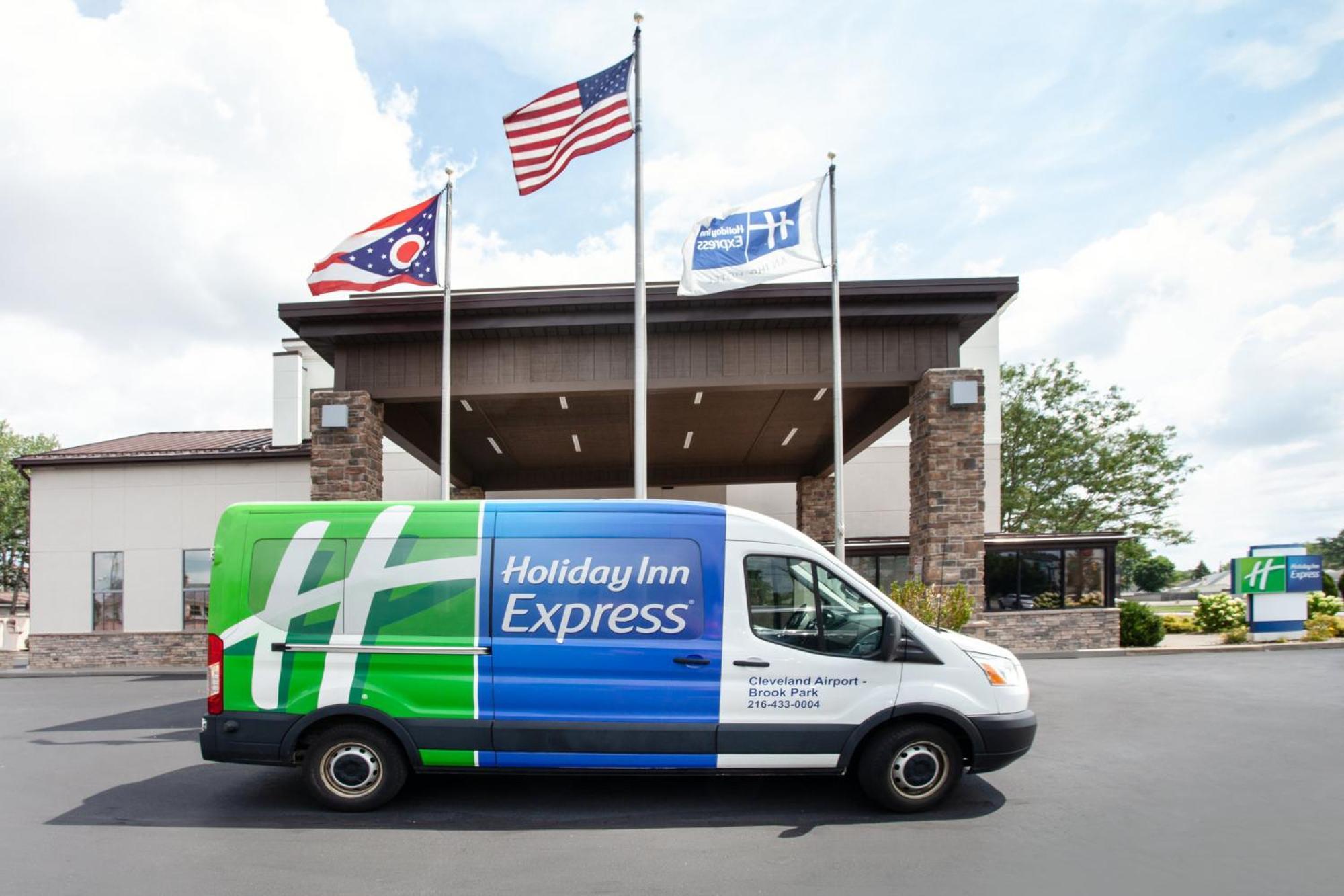 Holiday Inn Express Cleveland Airport - Brook Park By Ihg Eksteriør billede