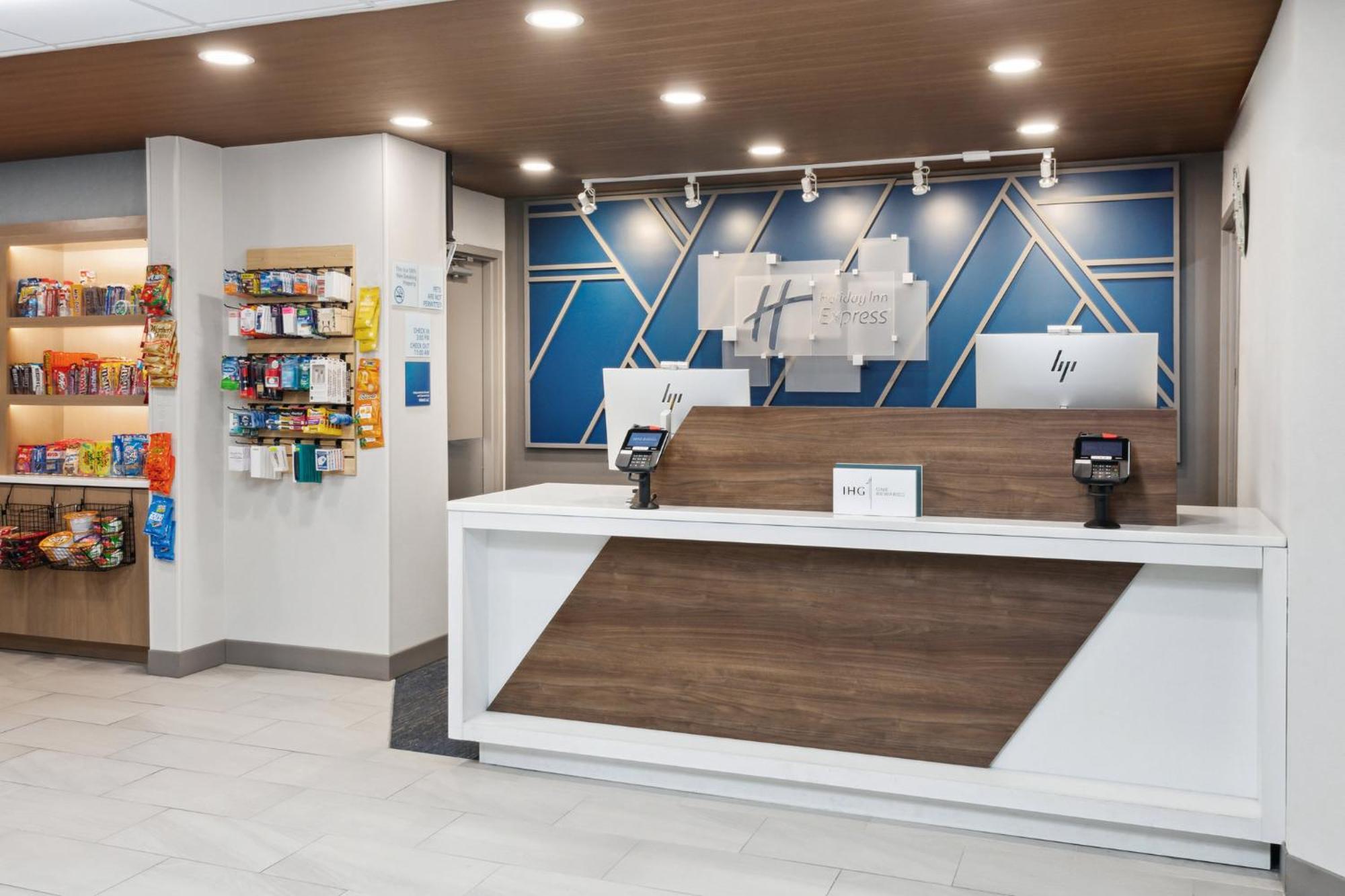 Holiday Inn Express Cleveland Airport - Brook Park By Ihg Eksteriør billede