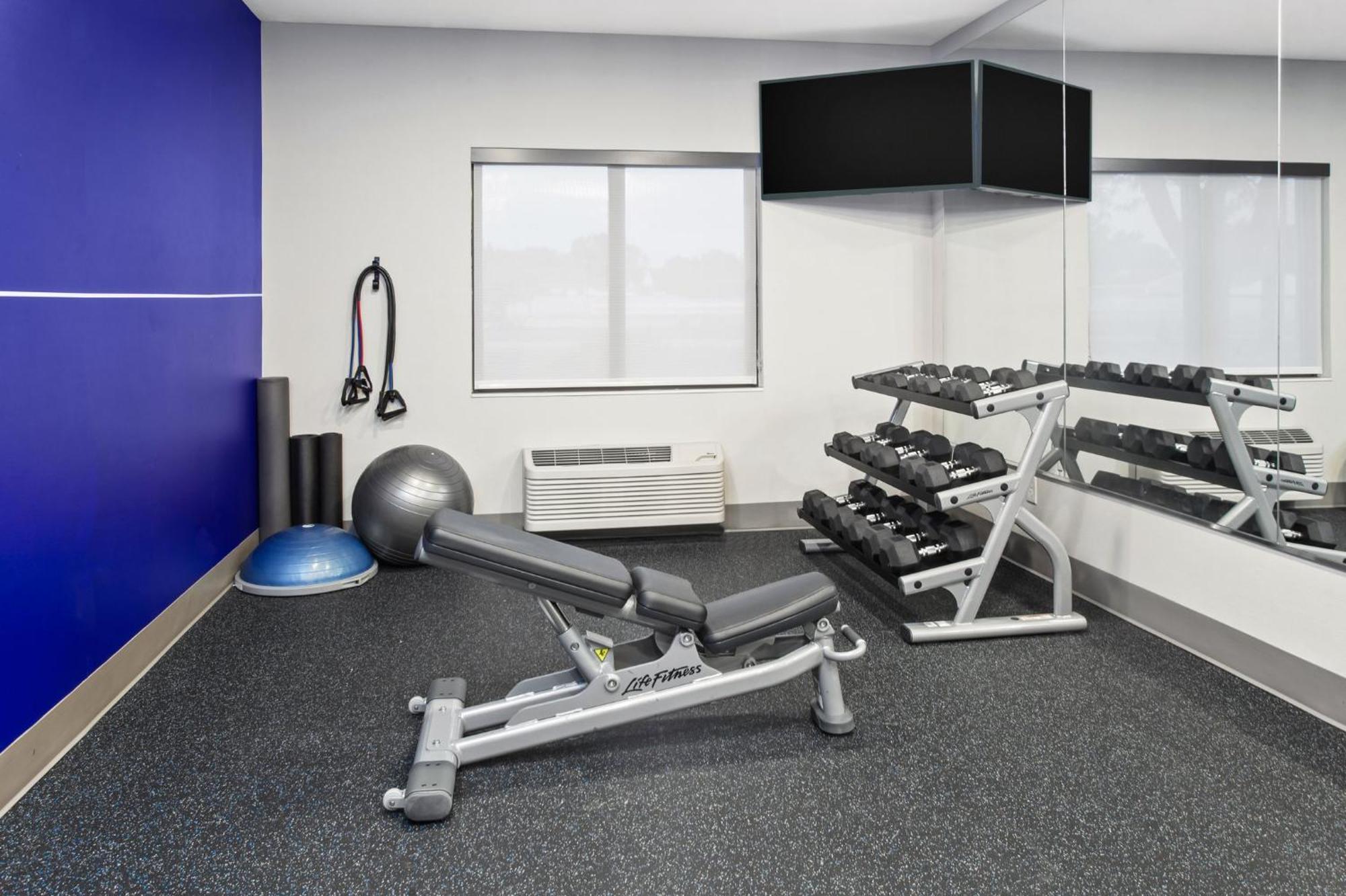 Holiday Inn Express Cleveland Airport - Brook Park By Ihg Eksteriør billede