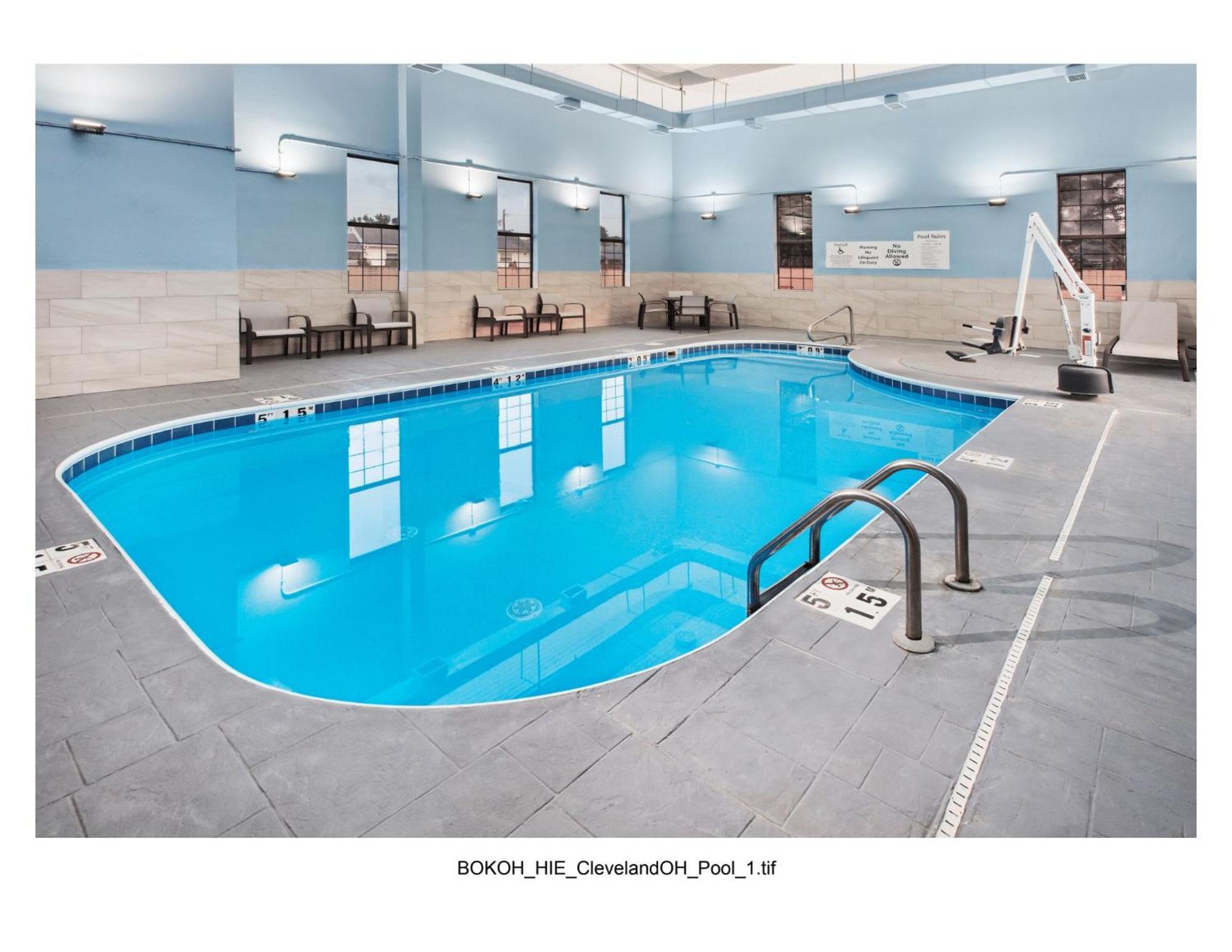 Holiday Inn Express Cleveland Airport - Brook Park By Ihg Eksteriør billede