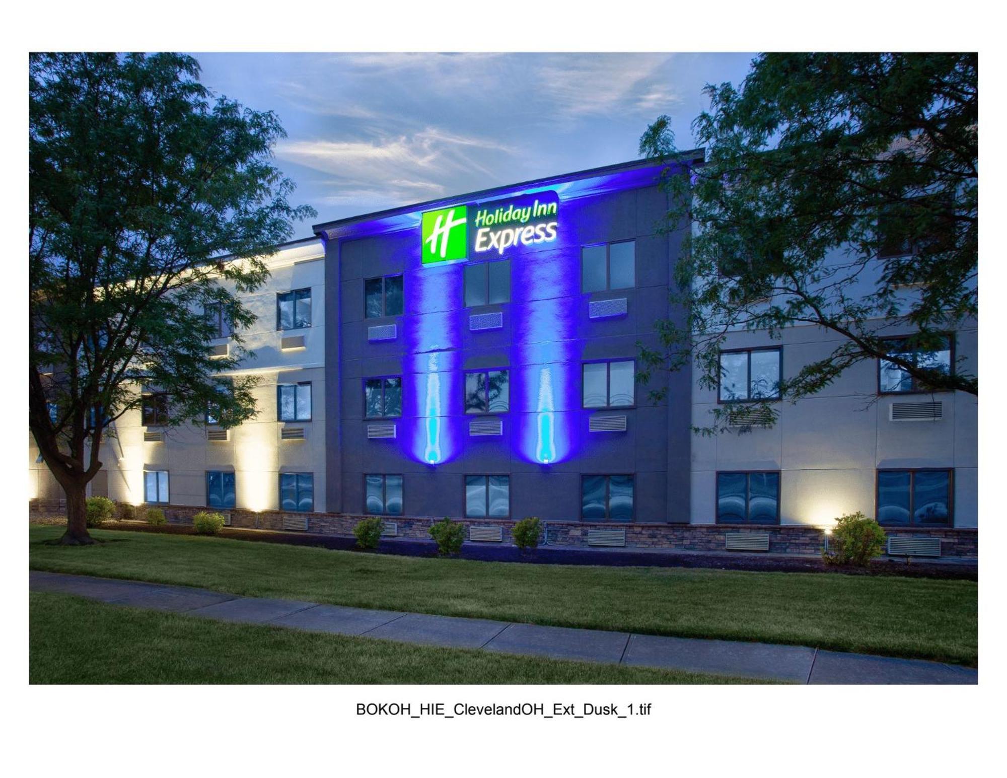 Holiday Inn Express Cleveland Airport - Brook Park By Ihg Eksteriør billede